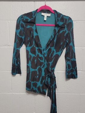 Diane von Furstenberg Classic Vintage Silk Wrap Top in Bold Teal And Brown Print